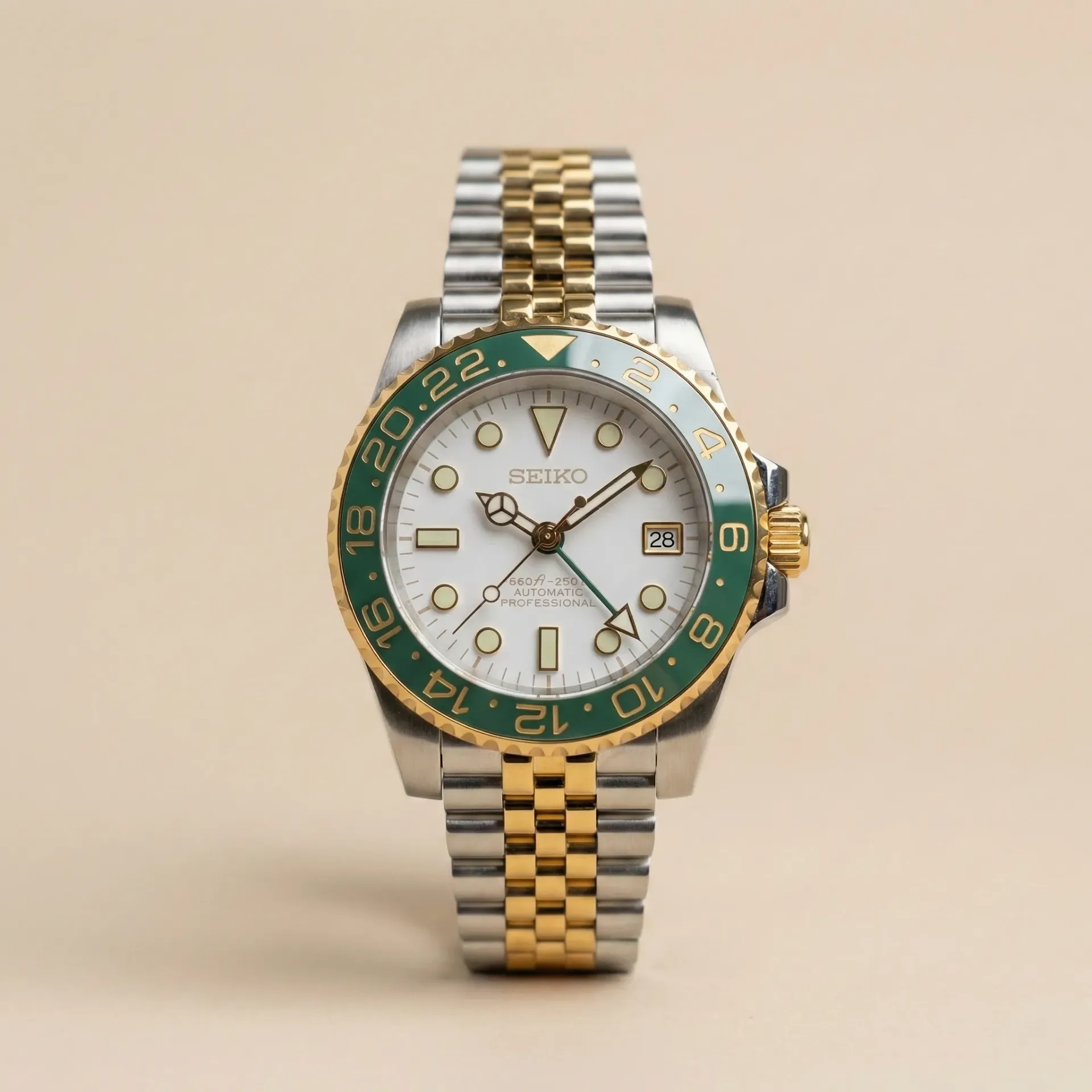 S Mod GMT "Emerald Gold" – Beyaz Kadran & Two-Tone Jubilee